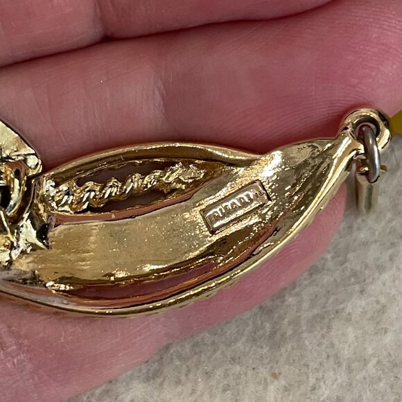 Trifari signed vintage gold-tone and cream enamel textured leaves choker - Picture 4 of 7